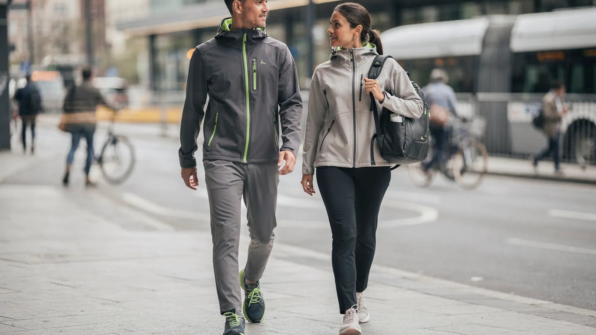 Moda sport 2026: capi tecnici che sembrano casual