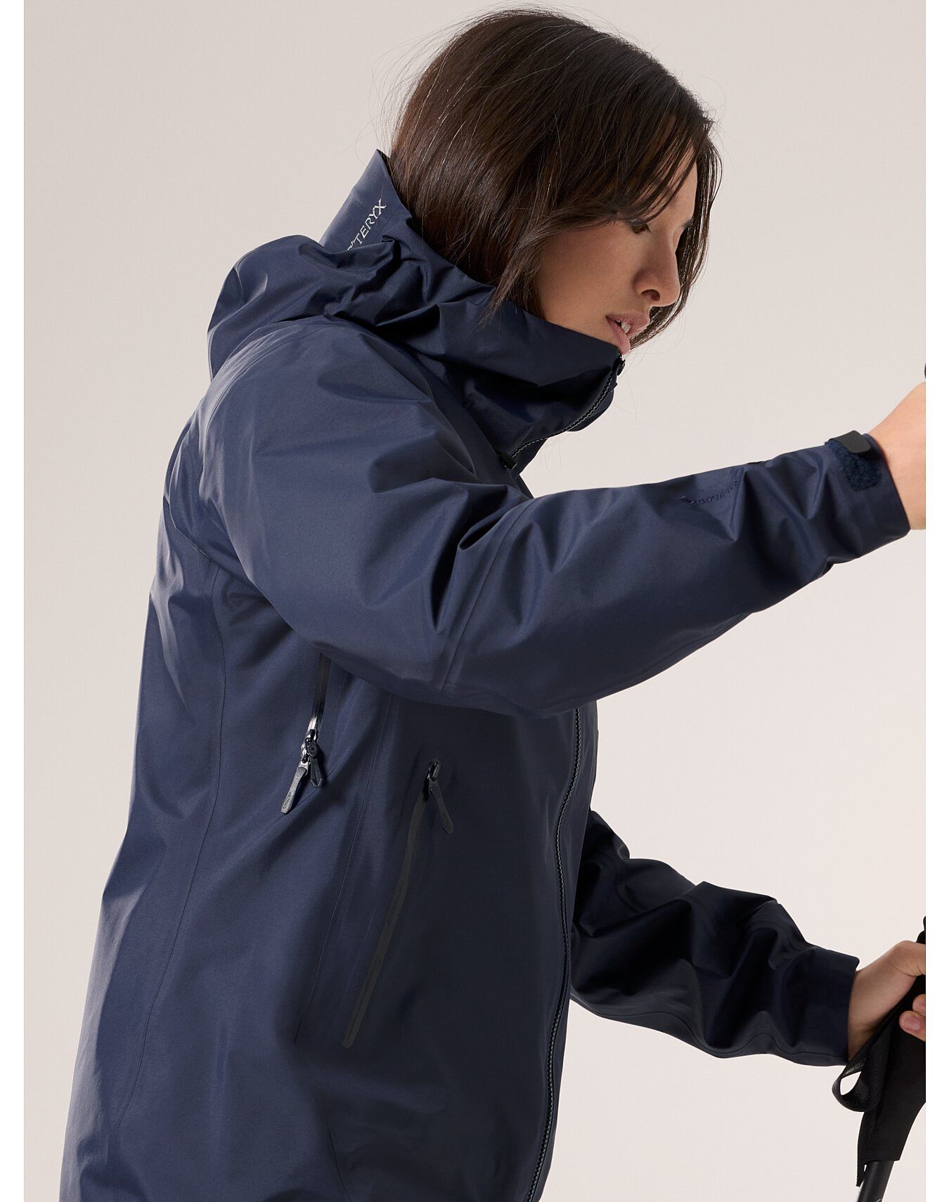 Arc'Teryx | Giacca Beta SL Donna Black Sapphire - Fabbrica Ski Sises