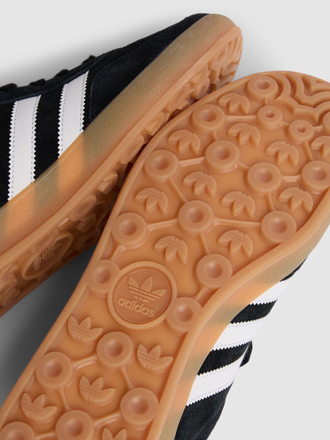 Adidas | Scarpe Gazelle Indoor Core Black/Cloud White/Gum - Fabbrica Ski Sises