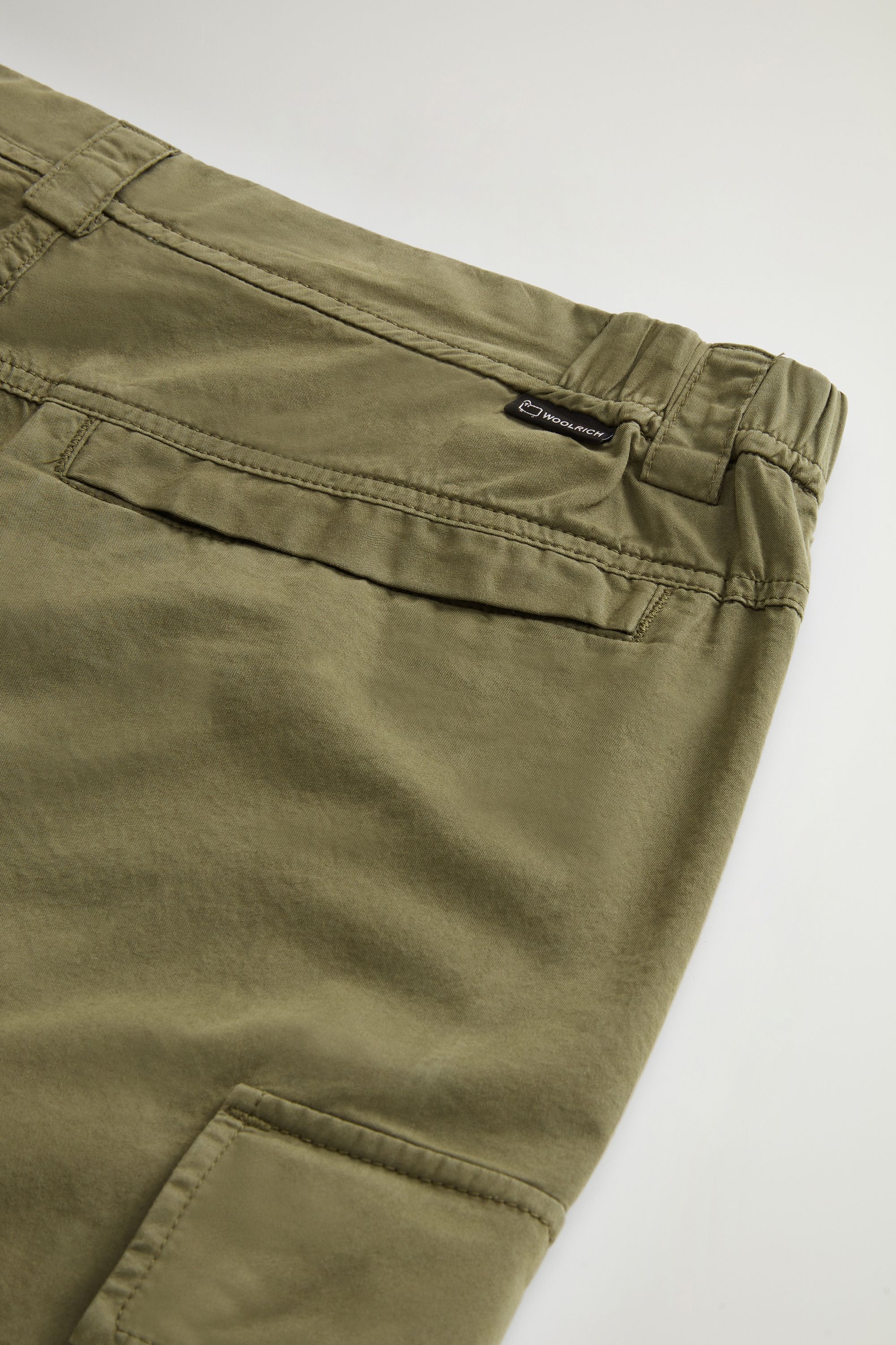 Woolrich | Pantaloncini Gabardine Cargo Uomo Like Olive - Fabbrica Ski Sises