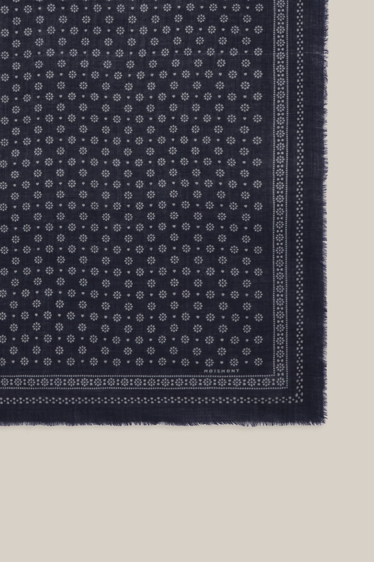 Frau Olaf N. 676 Schal Magic Blue