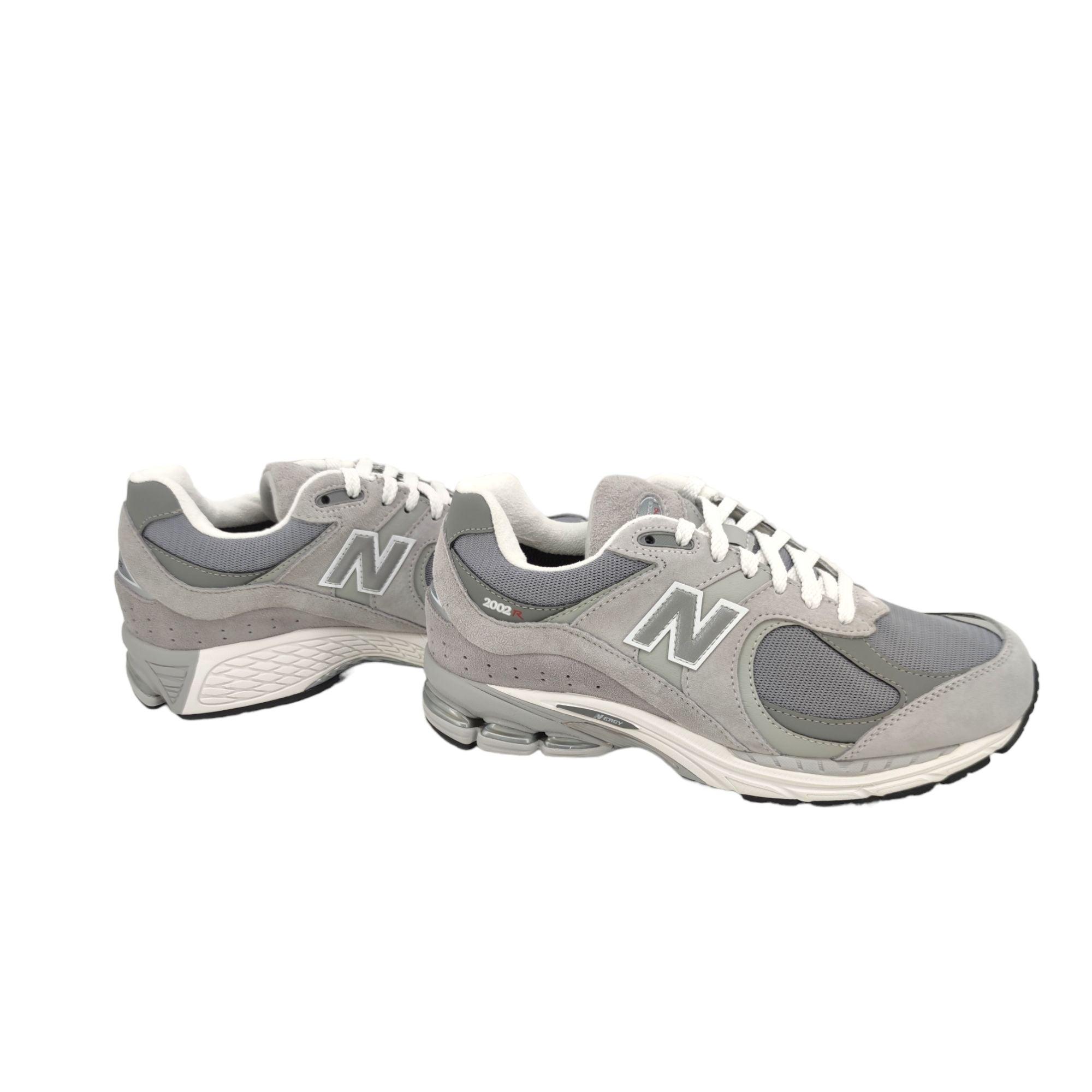 New Balance | Scarpe 2002R Steel/Lead Red - Fabbrica Ski Sises