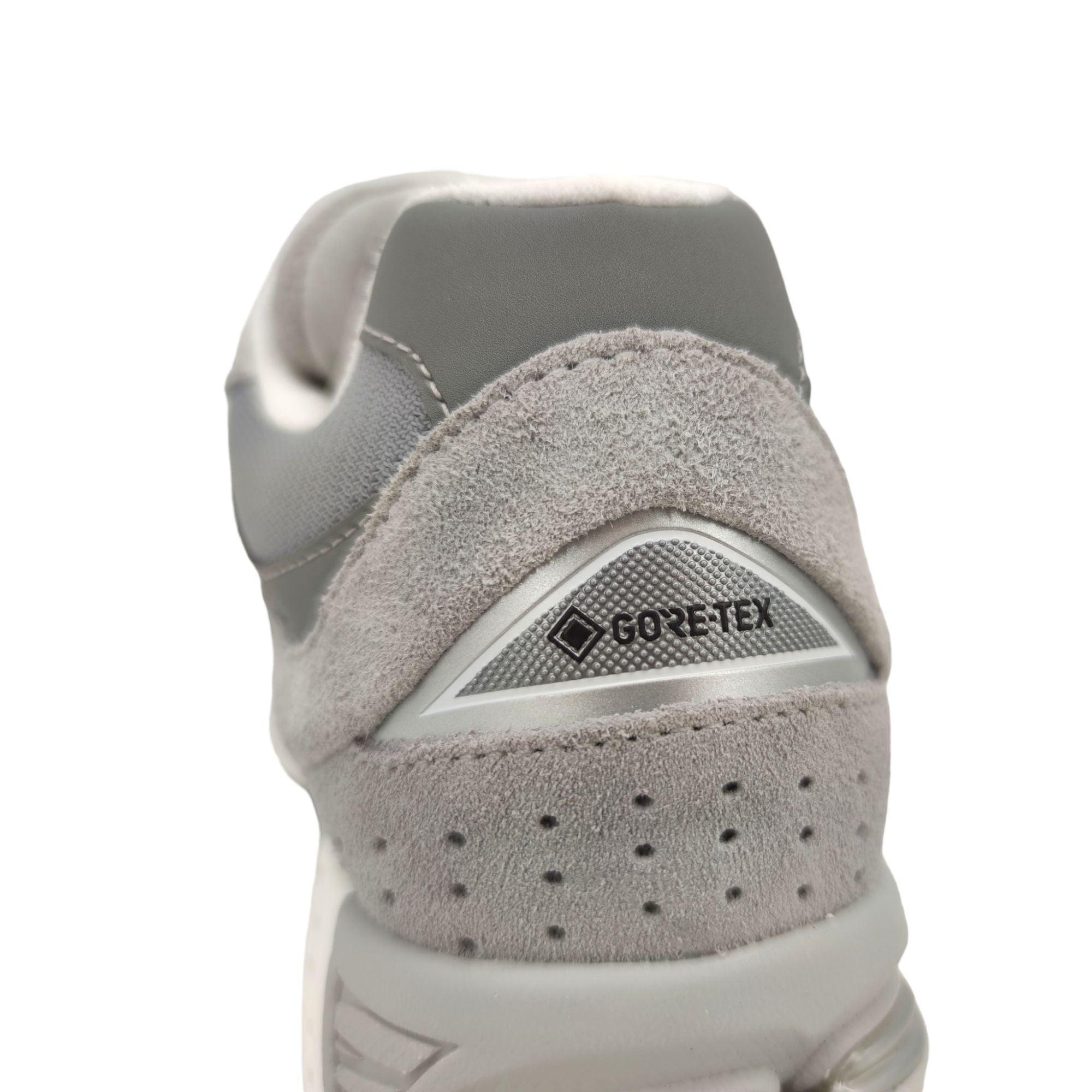 New Balance | Scarpe 2002R Steel/Lead Red - Fabbrica Ski Sises