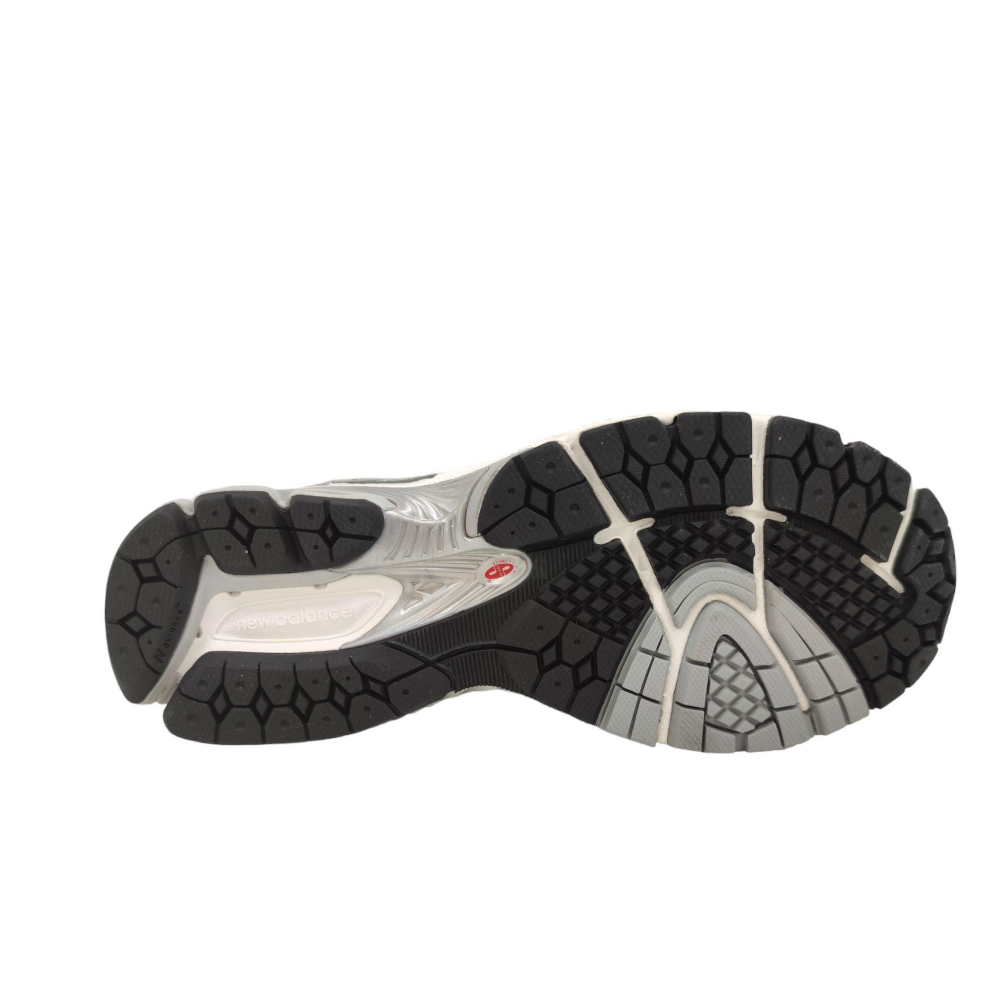 New Balance | Scarpe 2002R Steel/Lead Red - Fabbrica Ski Sises