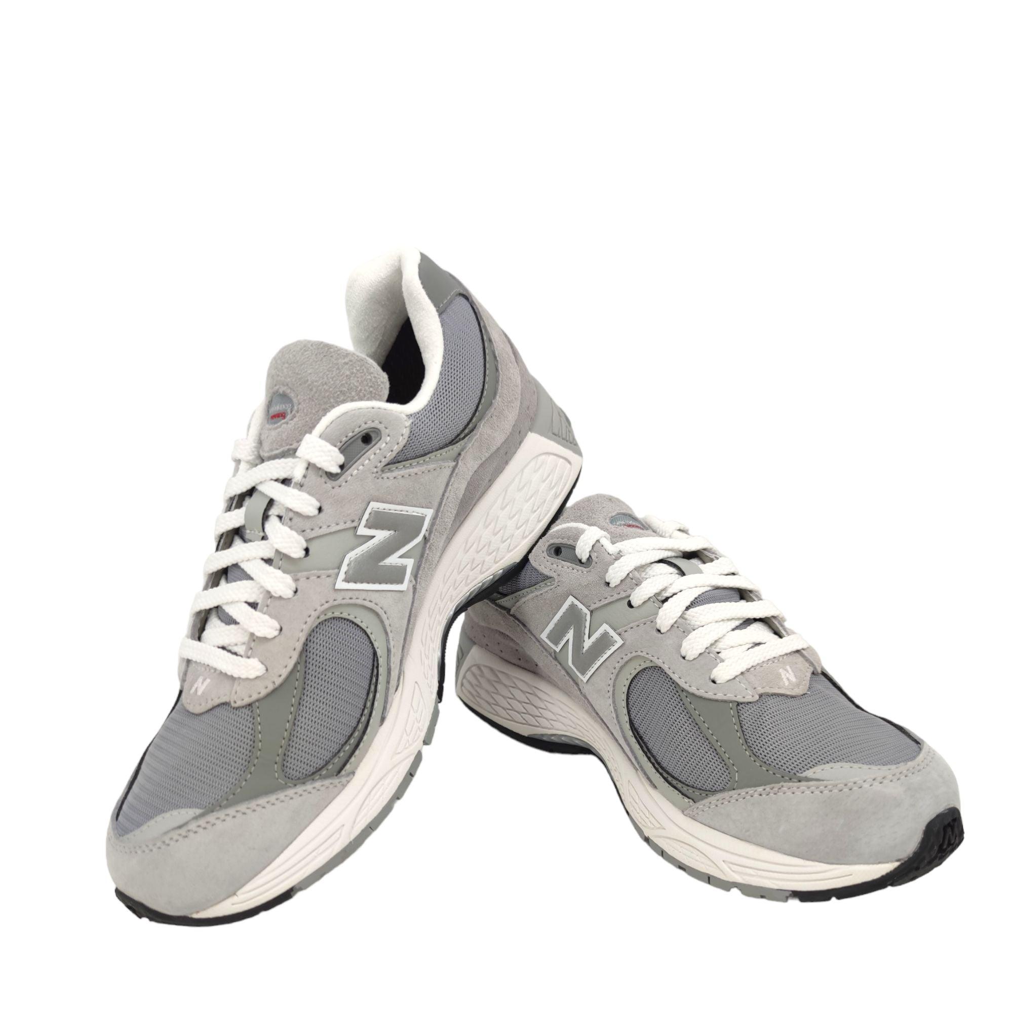 New Balance | Scarpe 2002R Steel/Lead Red - Fabbrica Ski Sises