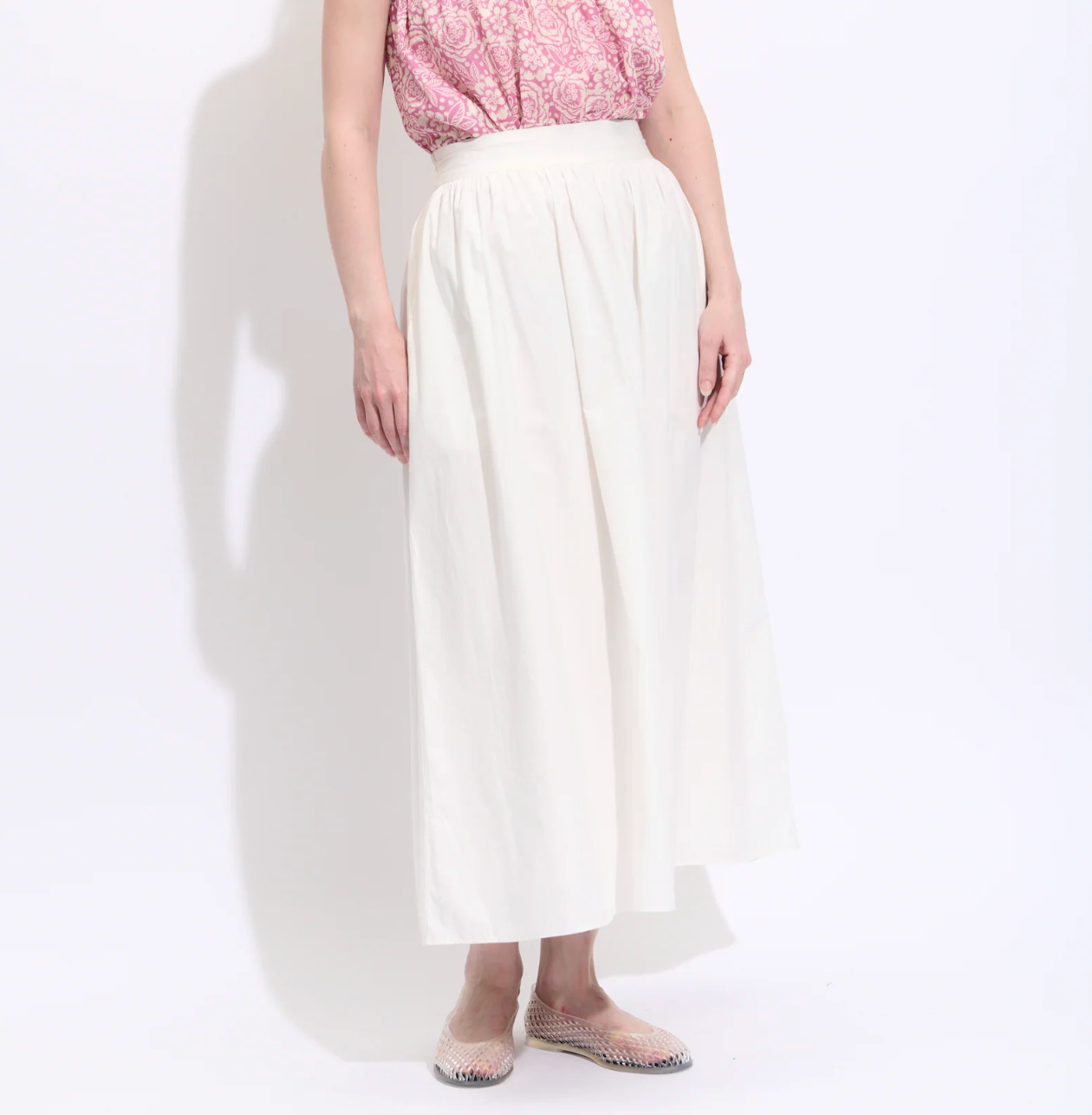 Frau Claude Rock White