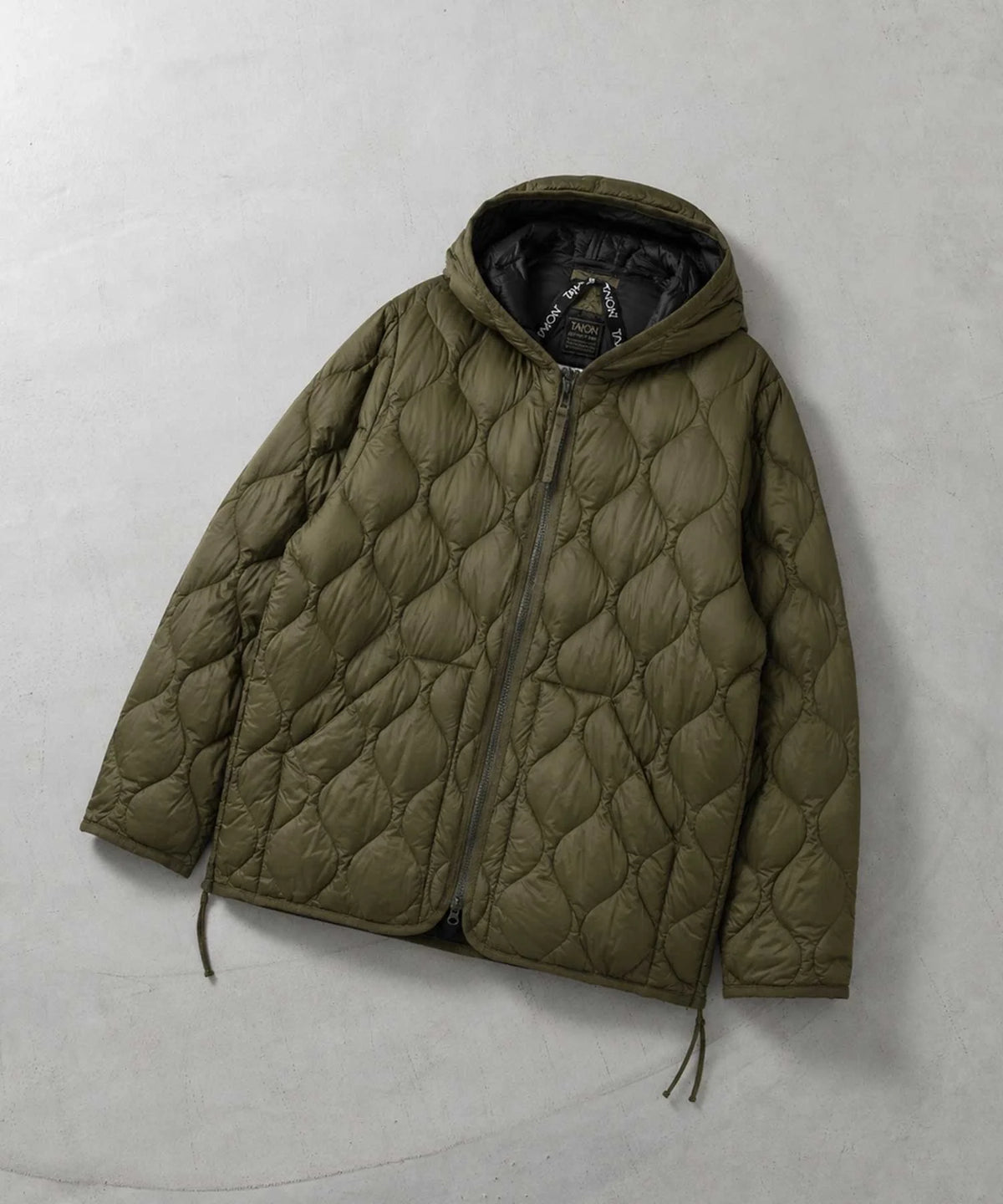 Casaco acolchoado militar com capuz e fecho W-Zip — verde-oliva escuro