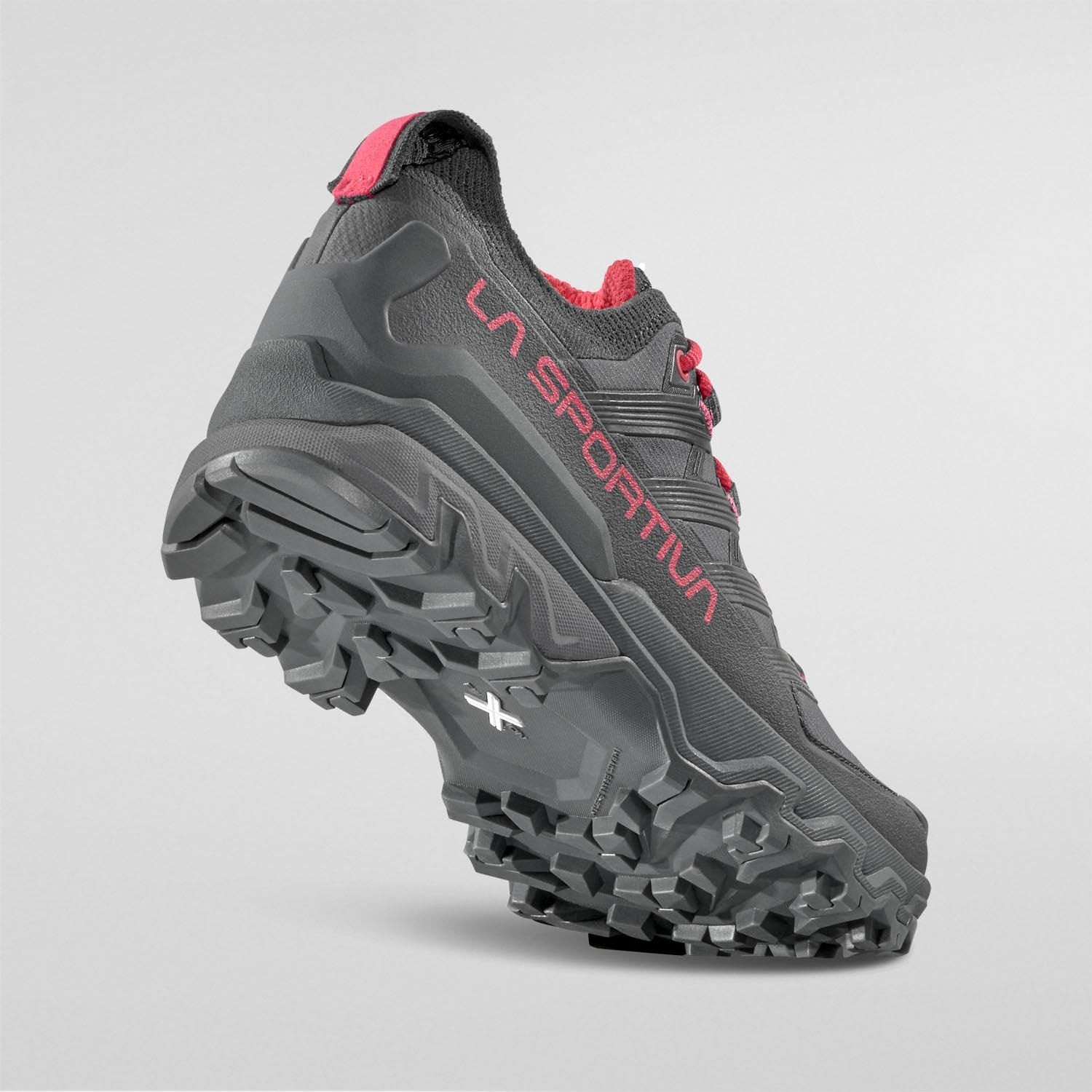 Scarpe Ultra Raptor 3 Donna Onyx Azalea - Immagine ambientata