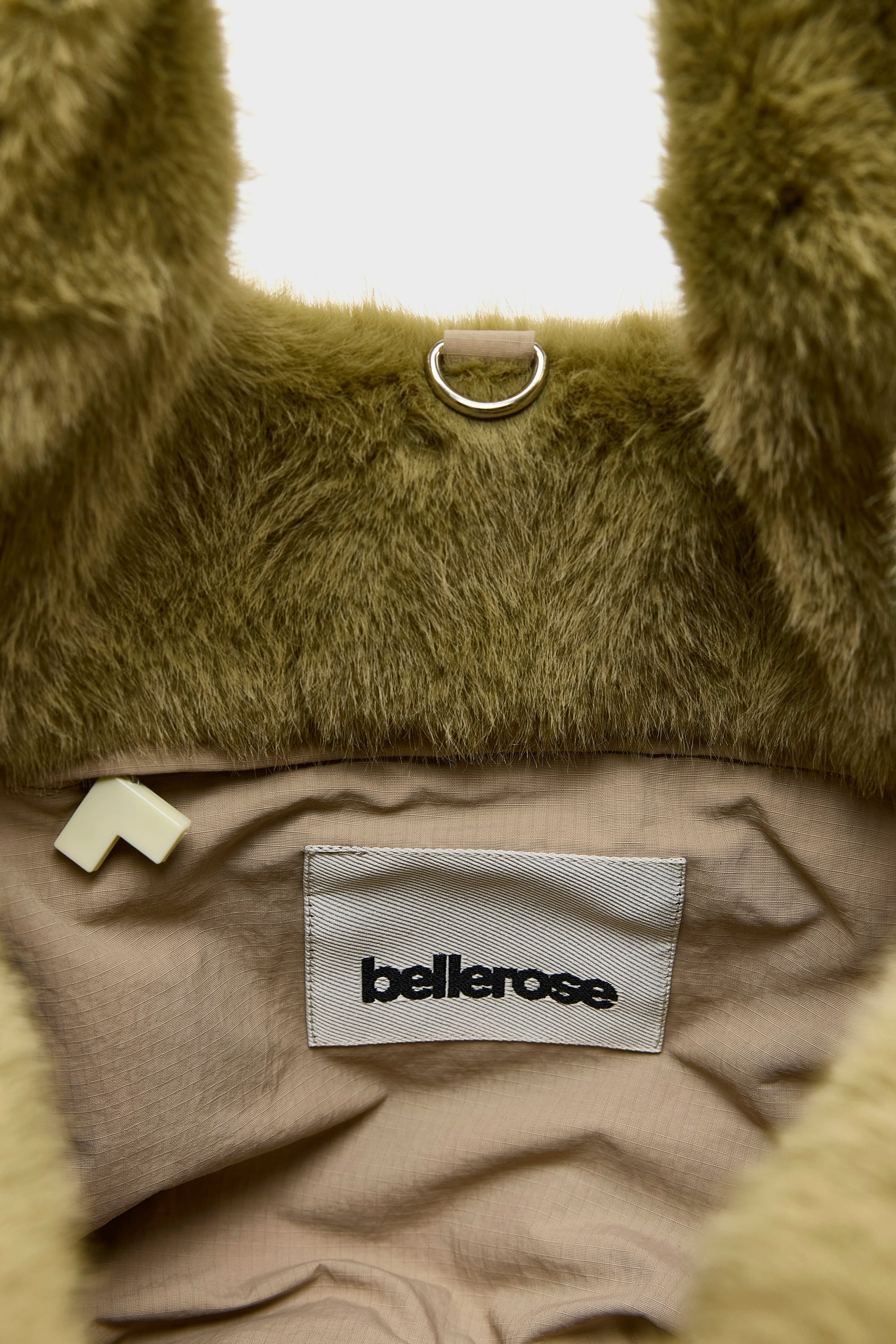 Frau Helga Faux Handtasche Tilleul