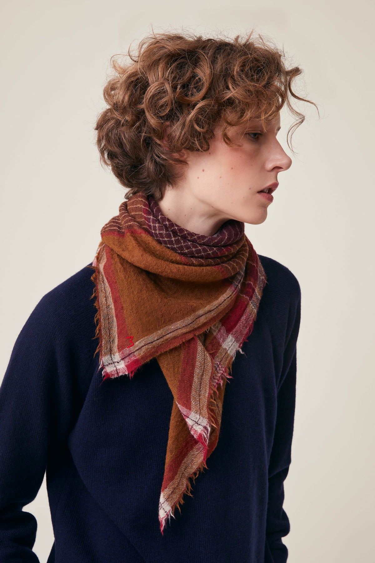 Frau Chai N. 752 Schal Taffeta