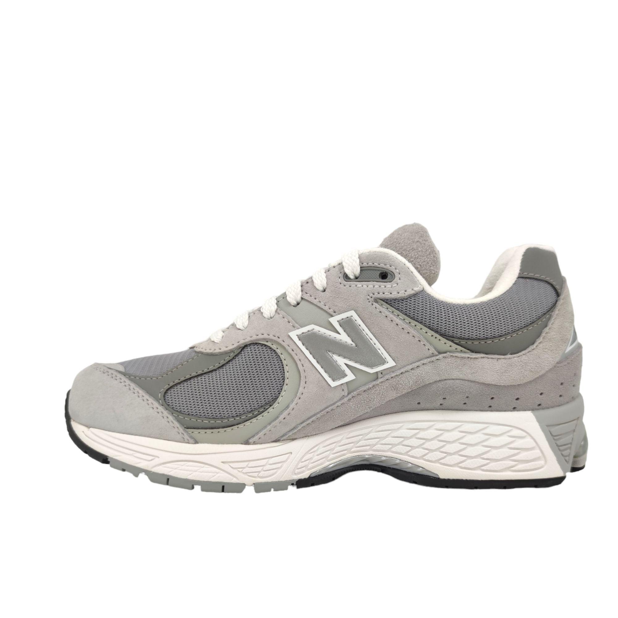 New Balance | Scarpe 2002R Steel/Lead Red - Fabbrica Ski Sises