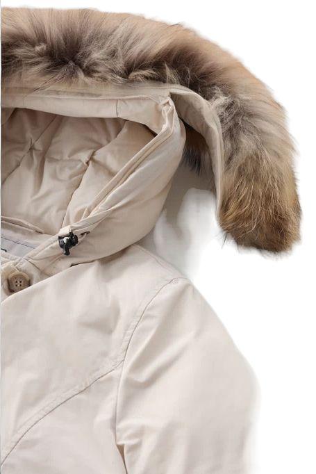 Woolrich | Giacca Luxury Arctic Raccoon Donna Milk Cream - Fabbrica Ski Sises